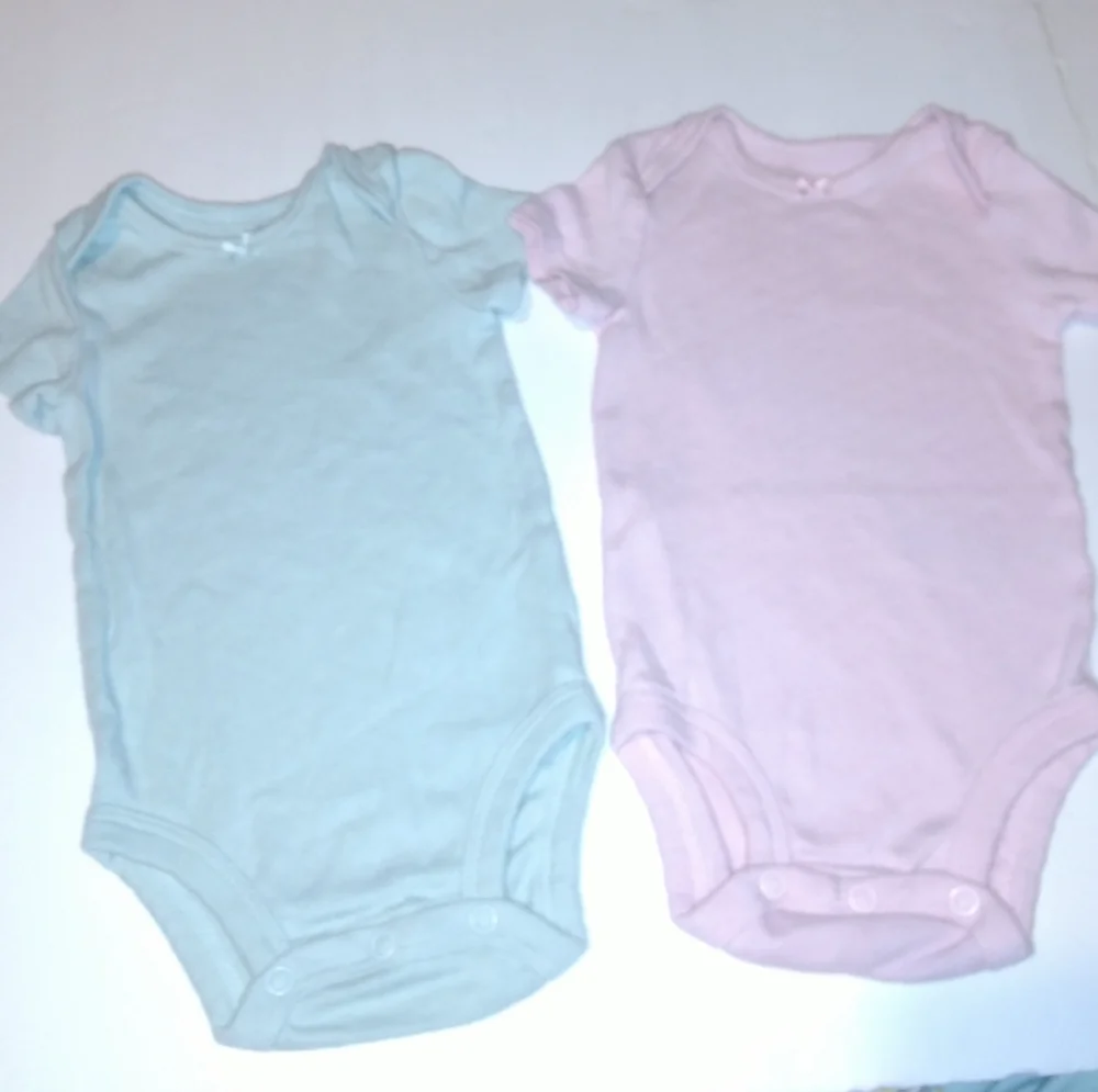 4 Piece Onesie Lot Just One You By Carter's